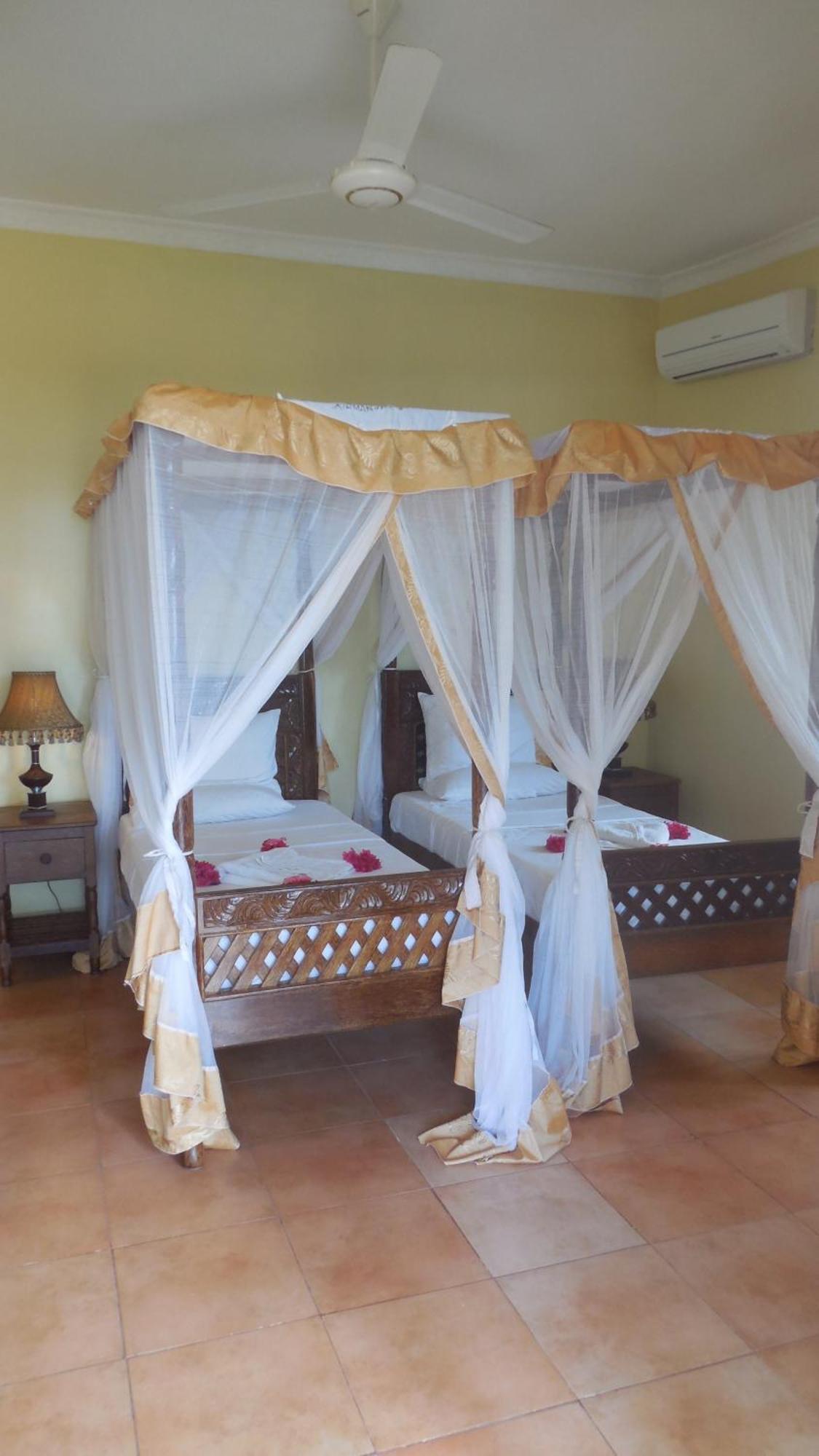Arabian Nights Suites Hotel 帕杰 外观 照片